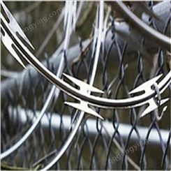 英泰尔供应焊接网隔离栅 油田防护刀片刺网 绿色铁丝网围栏