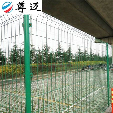 尊迈 果园护栏网 养鸡网护栏网 可移动铁丝围栏 园林隔离护栏厂家
