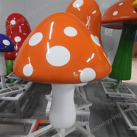 绿野仙踪 玻璃钢蘑菇造型雕塑定制 玻璃钢卡通雕塑生产厂家