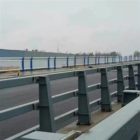 高速公路防撞护栏 喷塑防撞护栏 隔离道路护栏 波形梁钢防撞护栏